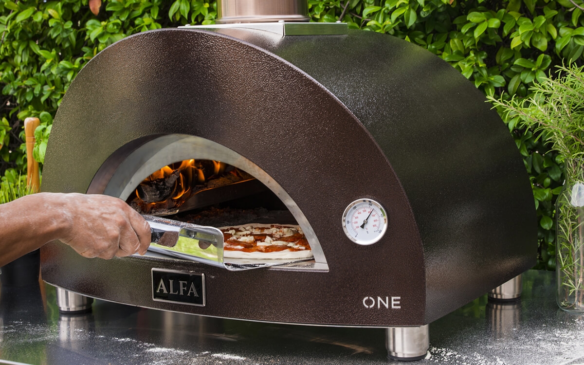 A Guide to Using a Pizza Oven Kit